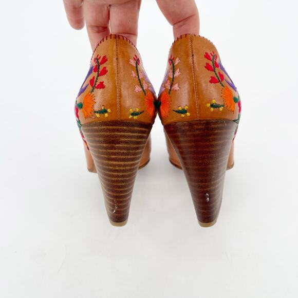 Miu Miu Vintage Tan Leather Floral Embroidered Square Toe Block Heel Pump IT 36 - Picture 8 of 10